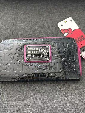 NWT Sanrio Hello Kitty Black Patent Embossed Zip-Around Wall